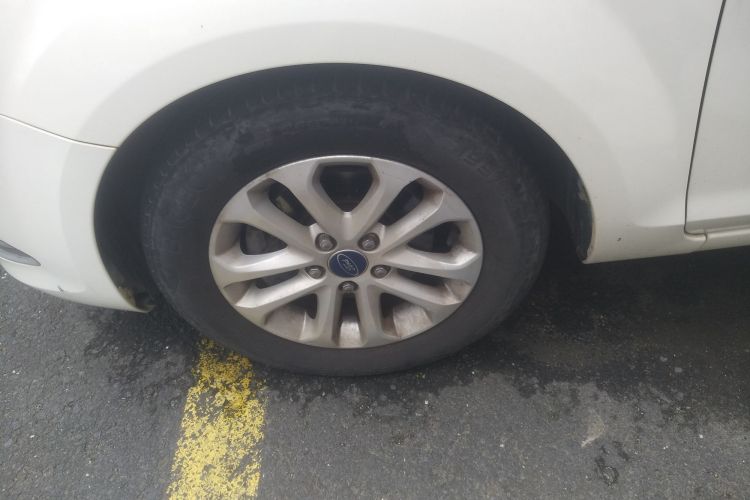 福特 福克斯 2013款 两厢经典 1.8L 自动基本型车身外观6007