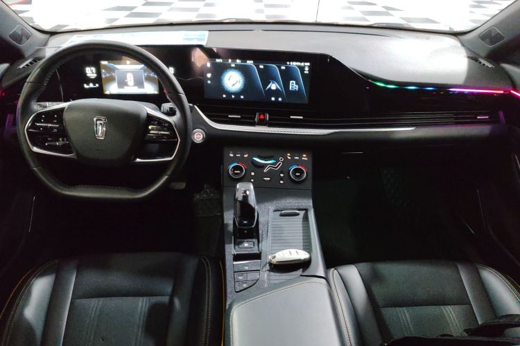 奔腾B70S 2022款 1.5T 智潮统帅中控内饰12