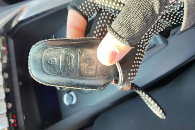 标致4008 2017款 380THP 豪华版中控内饰7001