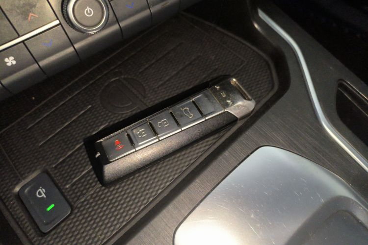 魏牌 VV6 2021款 2.0T 两驱智享+中控内饰7001