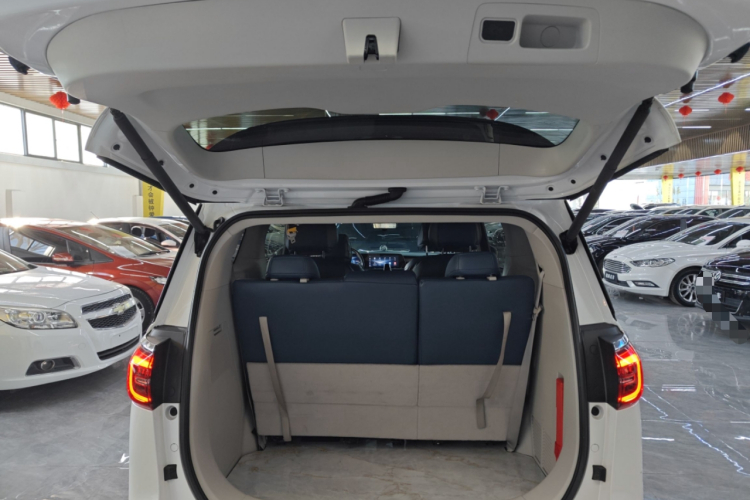 别克GL8 2023款 ES陆尊 尊享型和悦版机舱底盘23