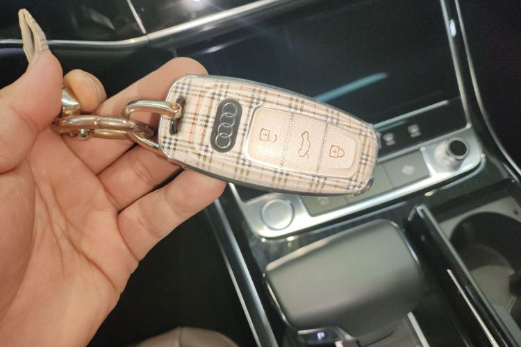 奥迪A8 2018款 A8L 55 TFSI quattro投放版精英型中控内饰11