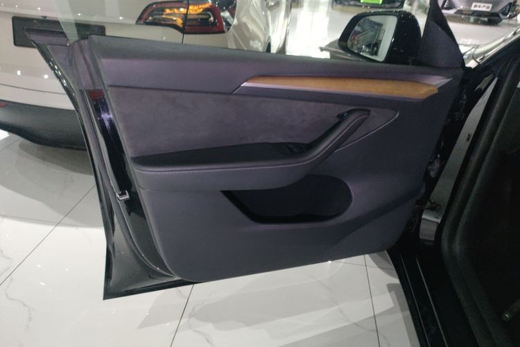 特斯拉 Model Y 2021款 标准续航后驱版中控内饰47