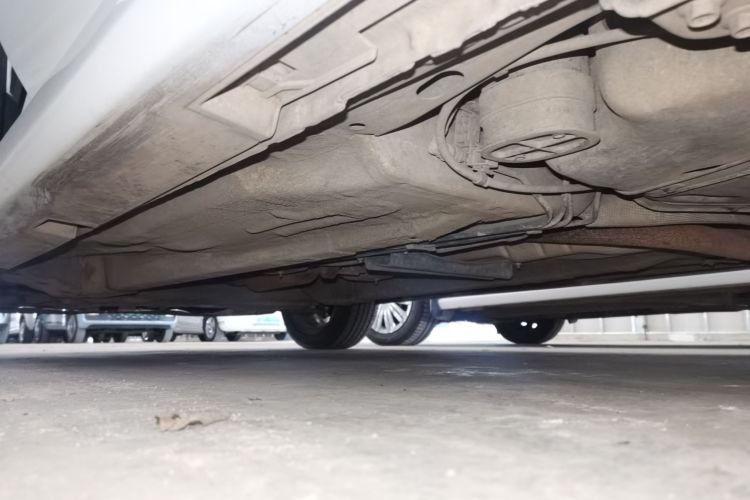 马自达2 2012款 三厢炫动 1.5L 手动时尚版机舱底盘30