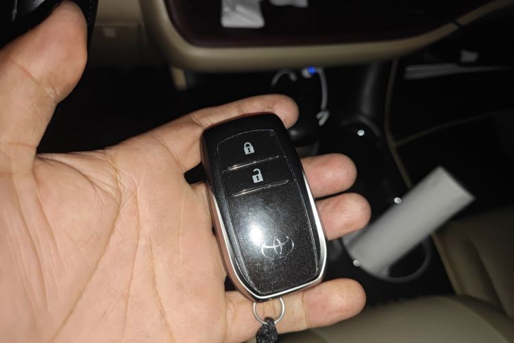 丰田 汉兰达 2015款 2.0T 四驱豪华版 7座中控内饰11