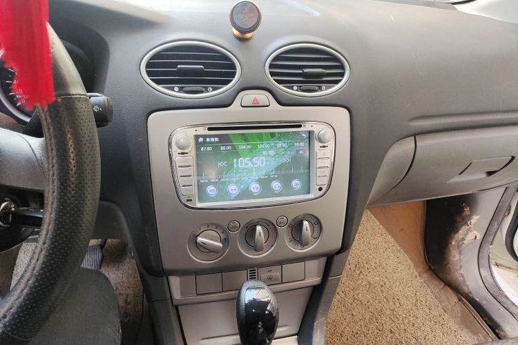 福特 福克斯 2013款 两厢经典 1.8L 自动基本型中控内饰16