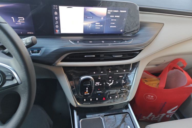 别克GL8 2023款 ES陆尊 舒适型中控内饰16