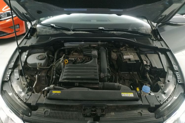 大众 高尔夫 2023款 200TSI DSG Pro机舱底盘24