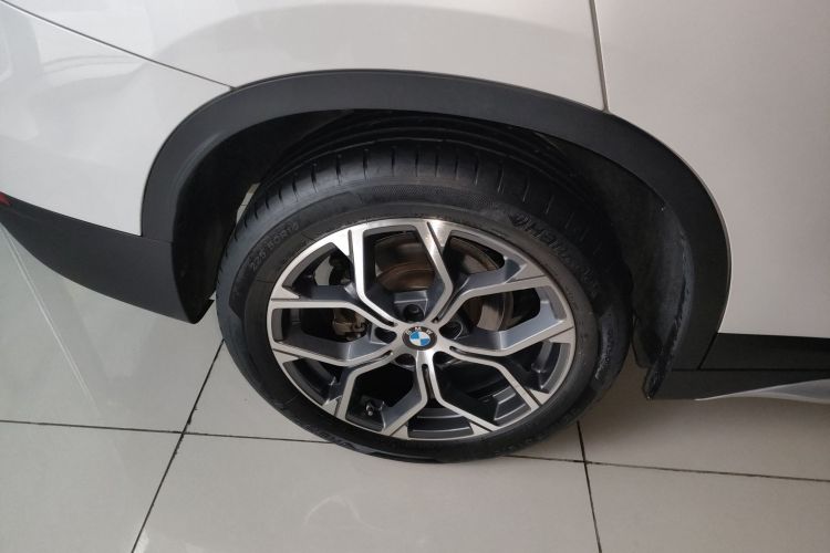 宝马X1 2020款 sDrive20Li 尊享型车身外观6008