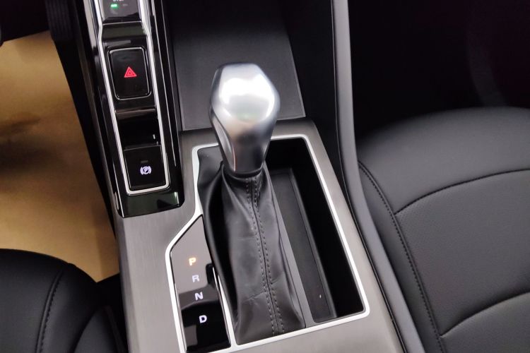 荣威i5 2024款 1.5L CVT尊荣版中控内饰18