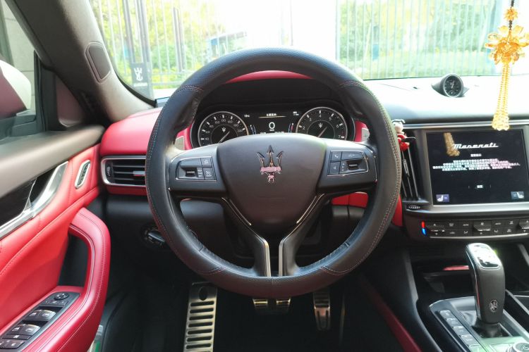 玛莎拉蒂 Levante 2022款 2.0T GT锋芒版中控内饰13