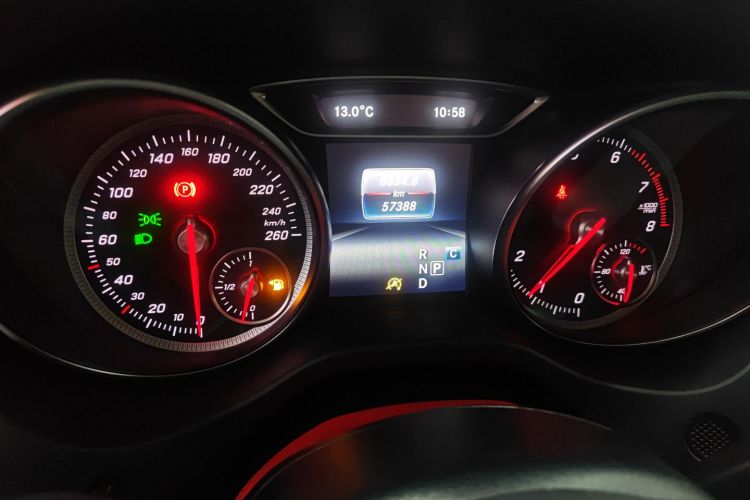 奔驰GLA 2018款 GLA 200 时尚型中控内饰14