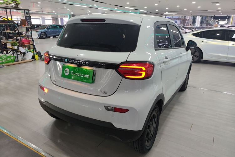 零跑汽车 零跑T03 2023款 310轻享版车身外观7