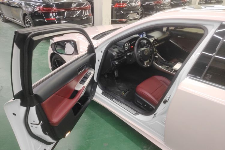 雷克萨斯IS 2017款 300 F SPORT版中控内饰7003