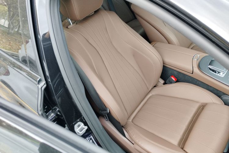 奔驰E级(进口) 2022款 E 260 时尚型运动版局部细节41