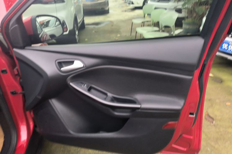 福特 福克斯 2015款 两厢 1.6L 自动风尚型中控内饰7005