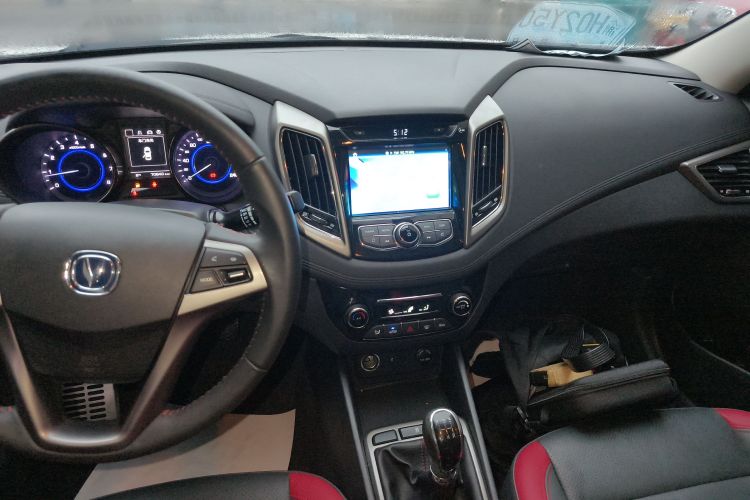 长安 逸动 2016款 XT 1.6L 手动俊酷型中控内饰16