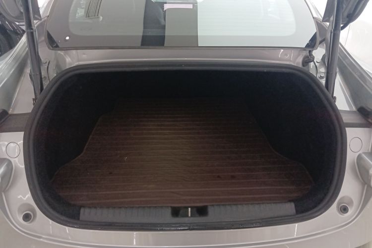 小鹏P7 2022款 480G机舱底盘23