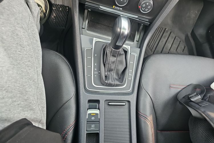 大众 高尔夫 2017款 1.6L 自动舒适百万辆纪念版中控内饰18