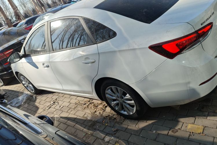 别克 英朗 2021款 1.3T 自动轻混动进取型车身外观4