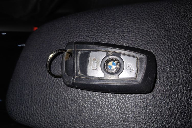 宝马3系GT 2019款 320i 时尚型中控内饰11