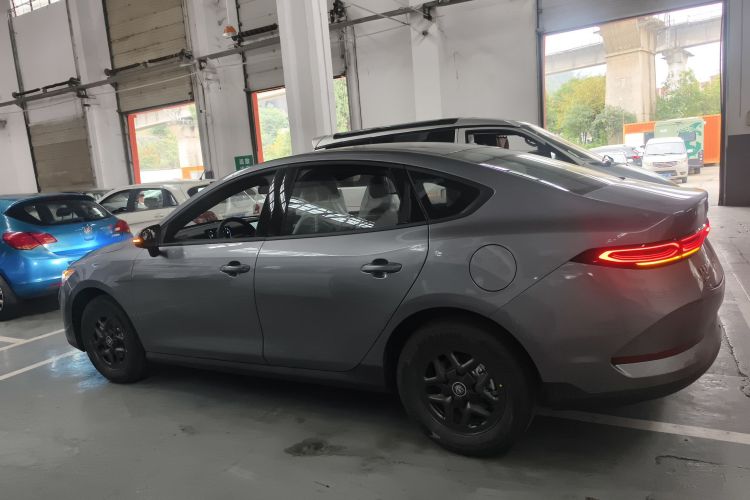 比亚迪 秦PLUS 2025款 DM-i 智驾版 55KM领先型车身外观4