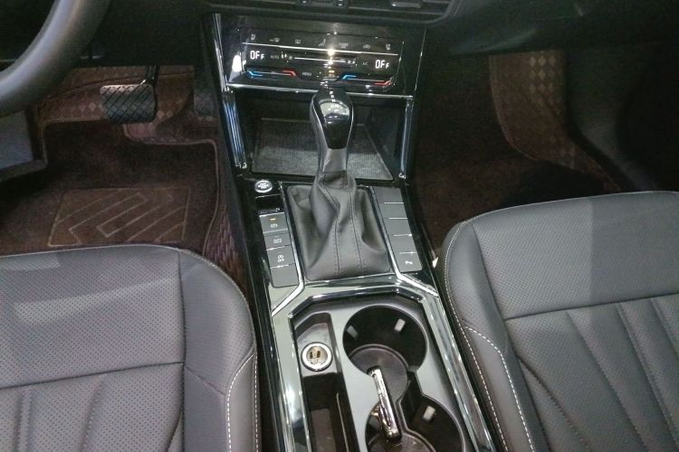 大众 帕萨特 2025款 出众款 330TSI 星空精英版中控内饰18