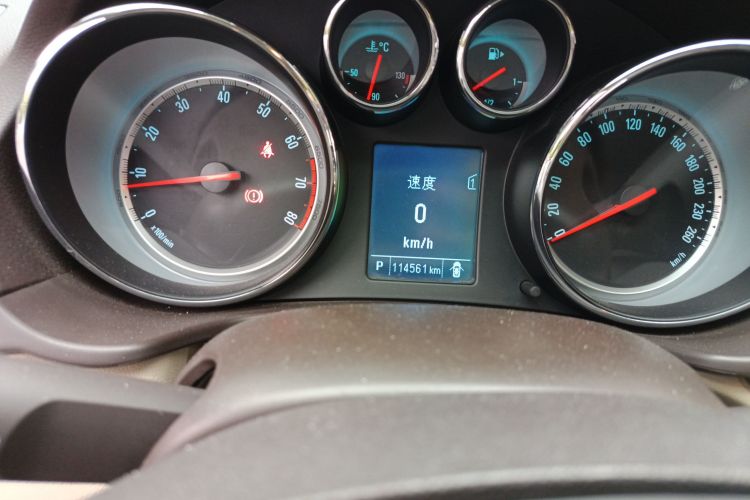 别克 君威 2012款 2.0L 舒适版中控内饰15