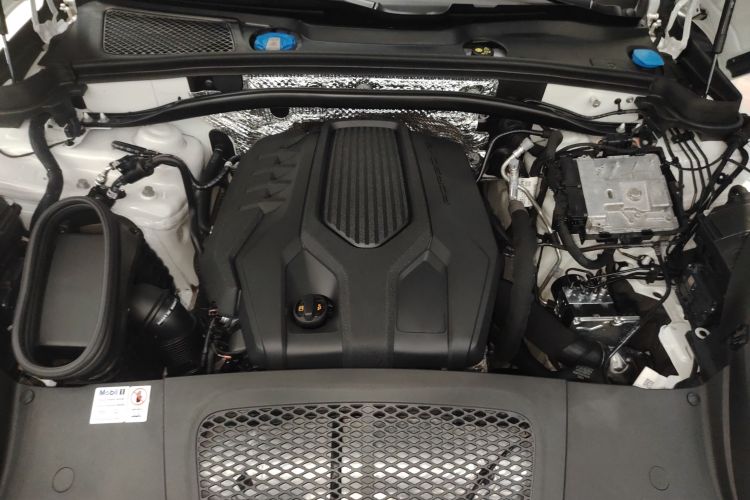 保时捷 2024款 Macan 2.0T机舱底盘24