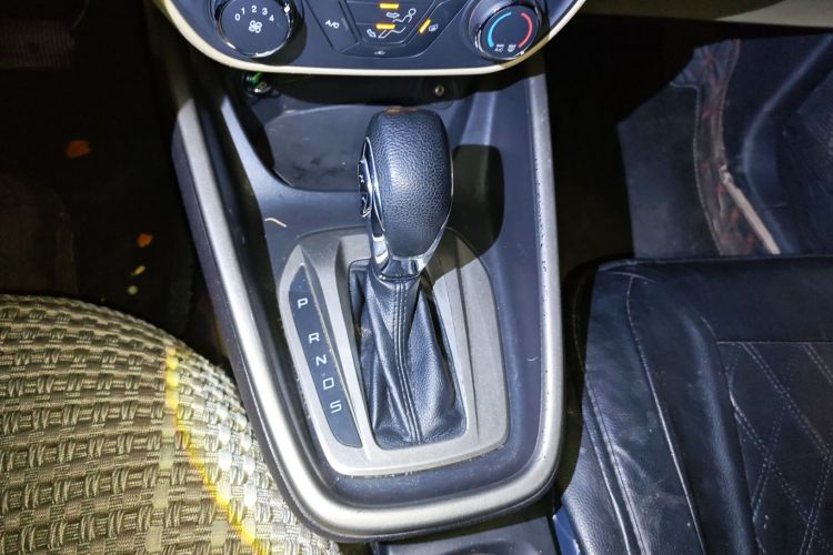 福特 福睿斯 2017款 改款 1.5L 自动舒适型中控内饰18