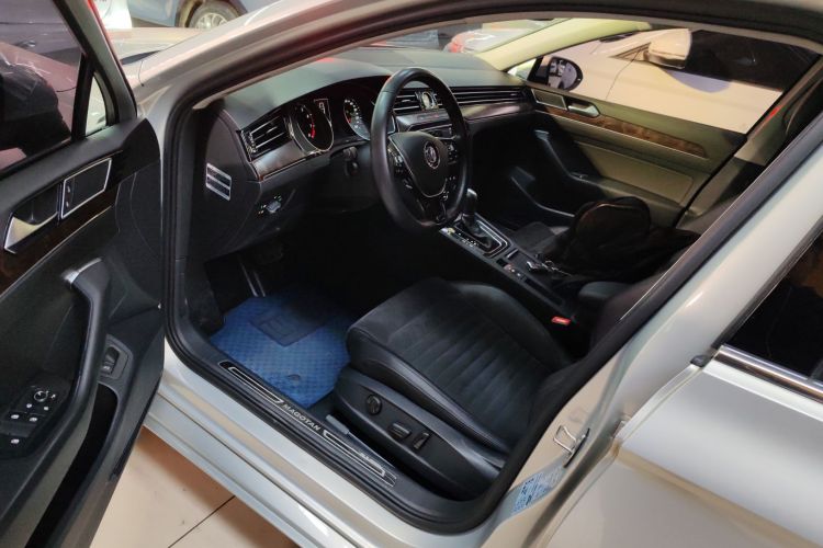 大众 迈腾 2017款 330TSI DSG 豪华型中控内饰19