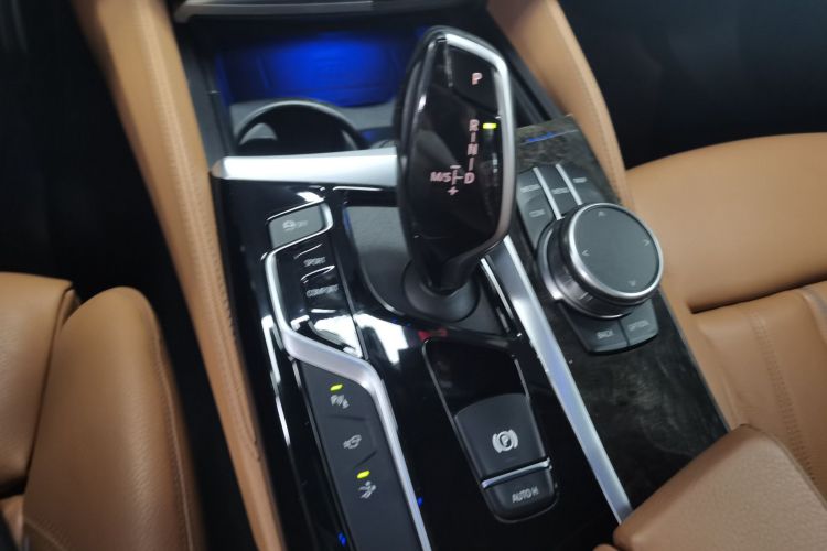 宝马6系GT 2020款 630i M运动套装中控内饰18