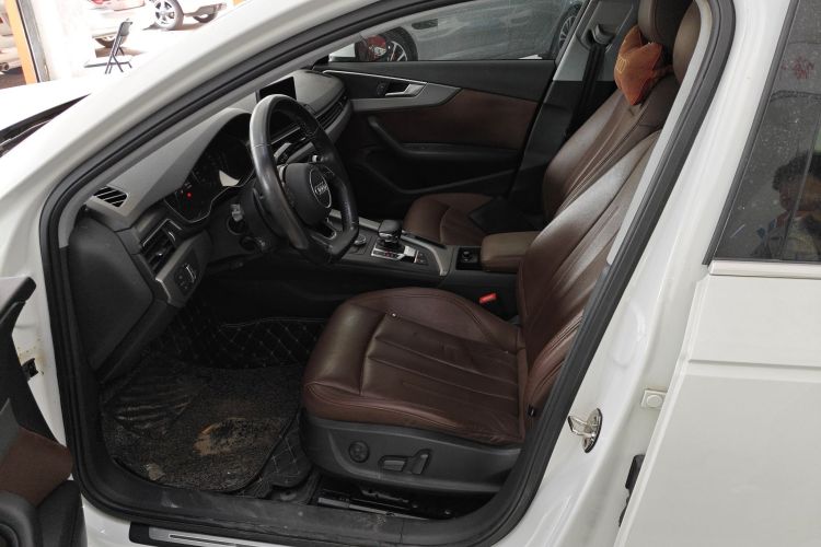 奥迪A4L 2018款 30周年年型 40 TFSI 进取型中控内饰19