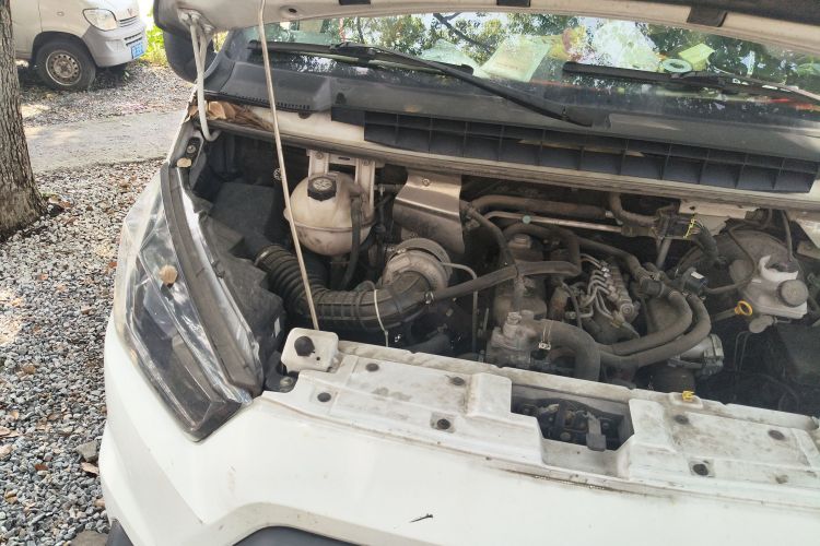 江铃 特顺 2019款 2.8T商运型长轴中顶7座后单胎国VI JX493局部细节9006