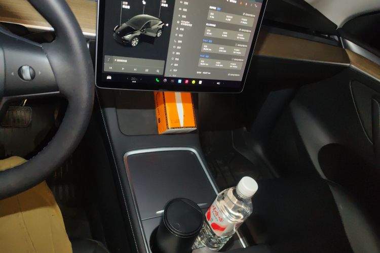 特斯拉 Model Y 2021款 标准续航后驱版中控内饰16