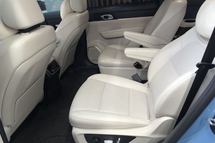 理想汽车 理想ONE 2021款 增程6座版中控内饰7004