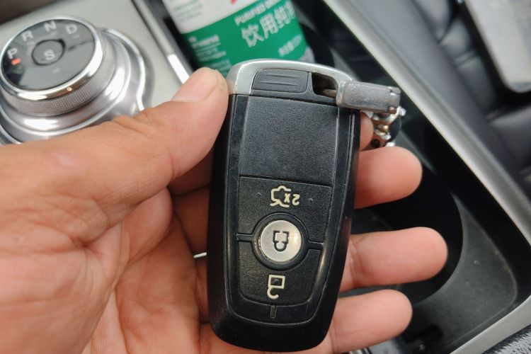 福特 蒙迪欧 2020款 EcoBoost 180 时尚型中控内饰7001