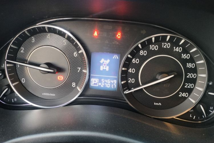 日产 途乐（平行进口） 中控内饰14