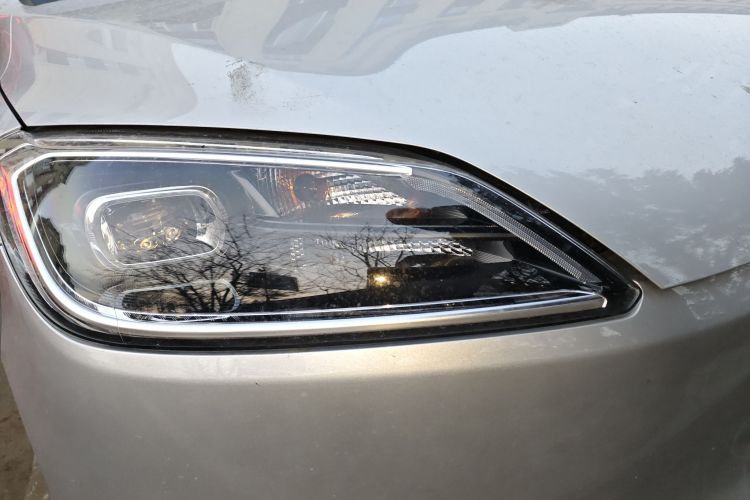 五菱汽车 五菱宏光新能源 2024款 纯电版 300KM 实用型车身外观8