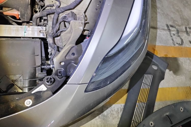 特斯拉 Model Y 2023款 后轮驱动版局部细节9007