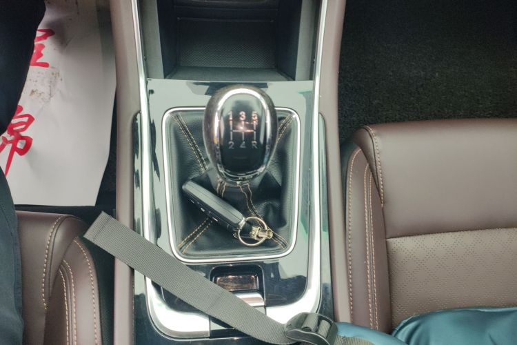 长安 逸动 2018款 1.6L GDI 手动领尚型中控内饰18