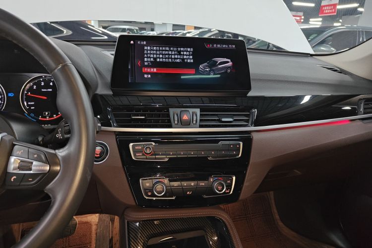 宝马X1 2020款 sDrive20Li 尊享型中控内饰16