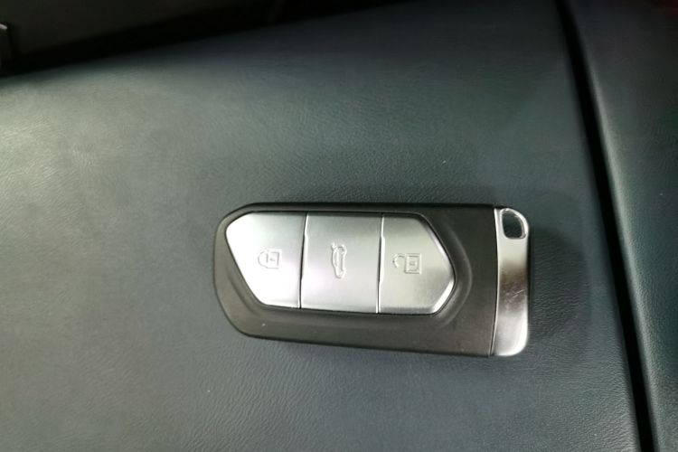 岚图汽车 岚图FREE 2021款 四驱标准增程专属豪华套装中控内饰7001