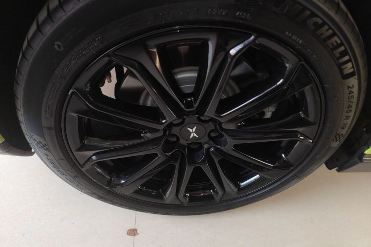 小鹏P7 2022款 670E+鹏翼版车身外观6004