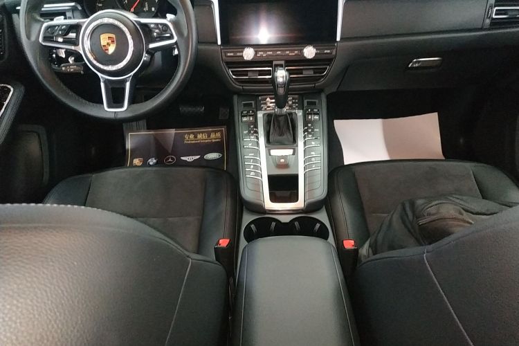 保时捷 2018款 Macan 2.0T中控内饰18