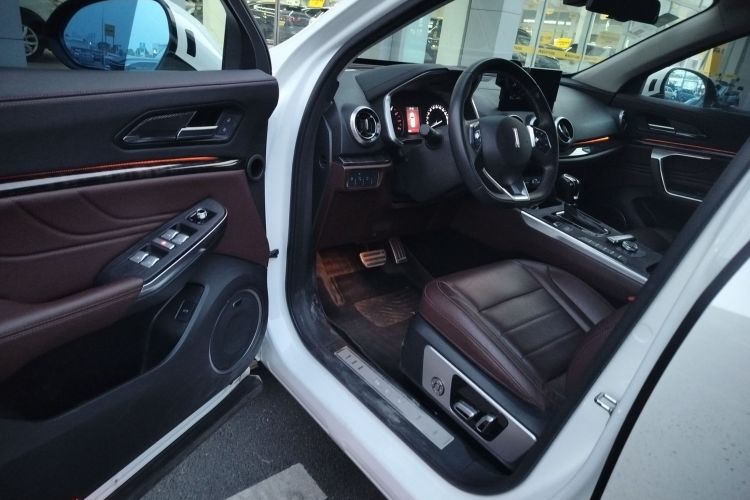 魏牌 VV5 2019款 升级款 2.0T 两驱超豪型 国V中控内饰7003