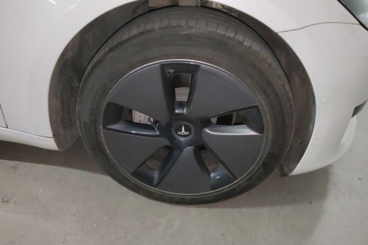 特斯拉 Model 3 2022款 后轮驱动版车身外观10