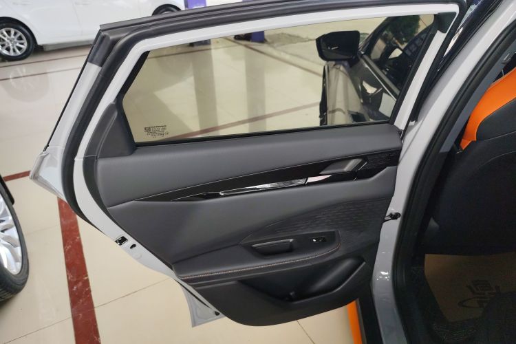 长安UNI-V 2024款 1.5T 尊贵运动型中控内饰7008