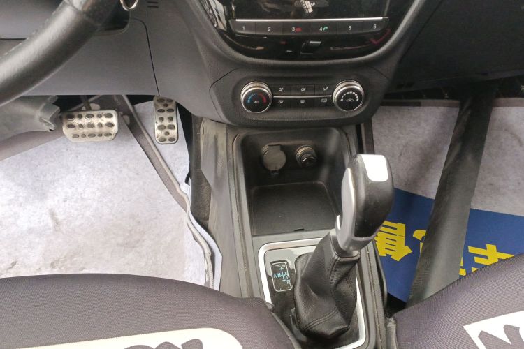 哈弗H1 2015款 1.5L AMT豪华型中控内饰18