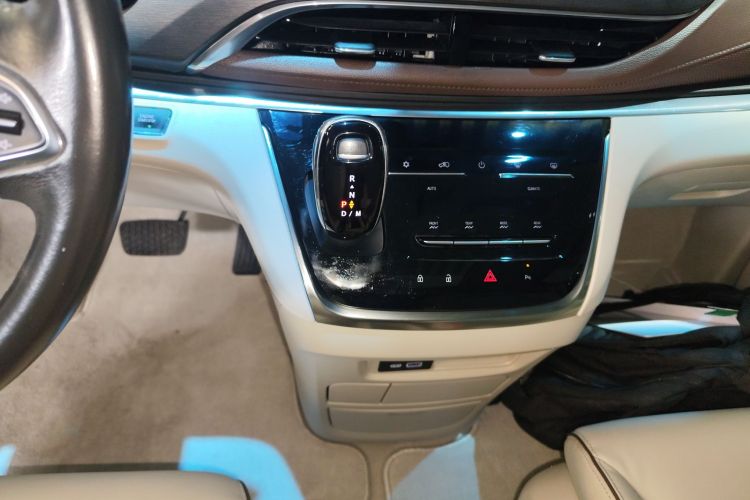 别克GL8 2022款 陆上公务舱 652T 豪华型局部细节18